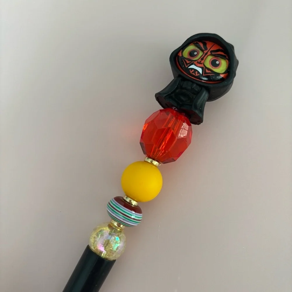 Disney Doorables: Star Wars: Darth Maul in hood handmade beaded pen